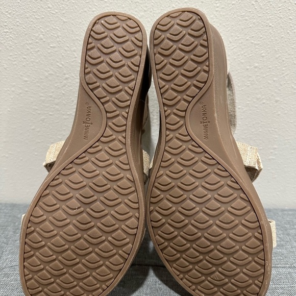 Minnetonka Desi Fringe Wedge - Picture 5 of 12